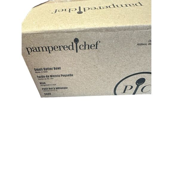 Pampered Chef 4 Cup Glass Small Batter Bow #2432 New in Original Box - Picture 1 of 2